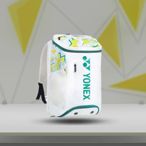 Player carrying Yonex AD-1-Q014-524-0712 rucksack Loden Green