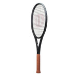 Alt Text: Close-up of the Wilson RF 01 Future teniss racket's grip (Size 3 / 4 3/8"), highlighting its grippy feel for complete control.