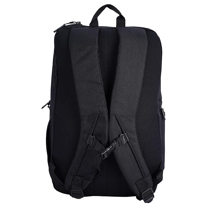Player hand-carrying Yonex 22812X badminton bag
