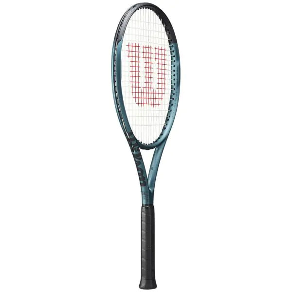 Close-up of the Wilson Ultra Team V4 teniss racket's frame, highlighting FORTYFIVE° Technology for increased stability and feel.
