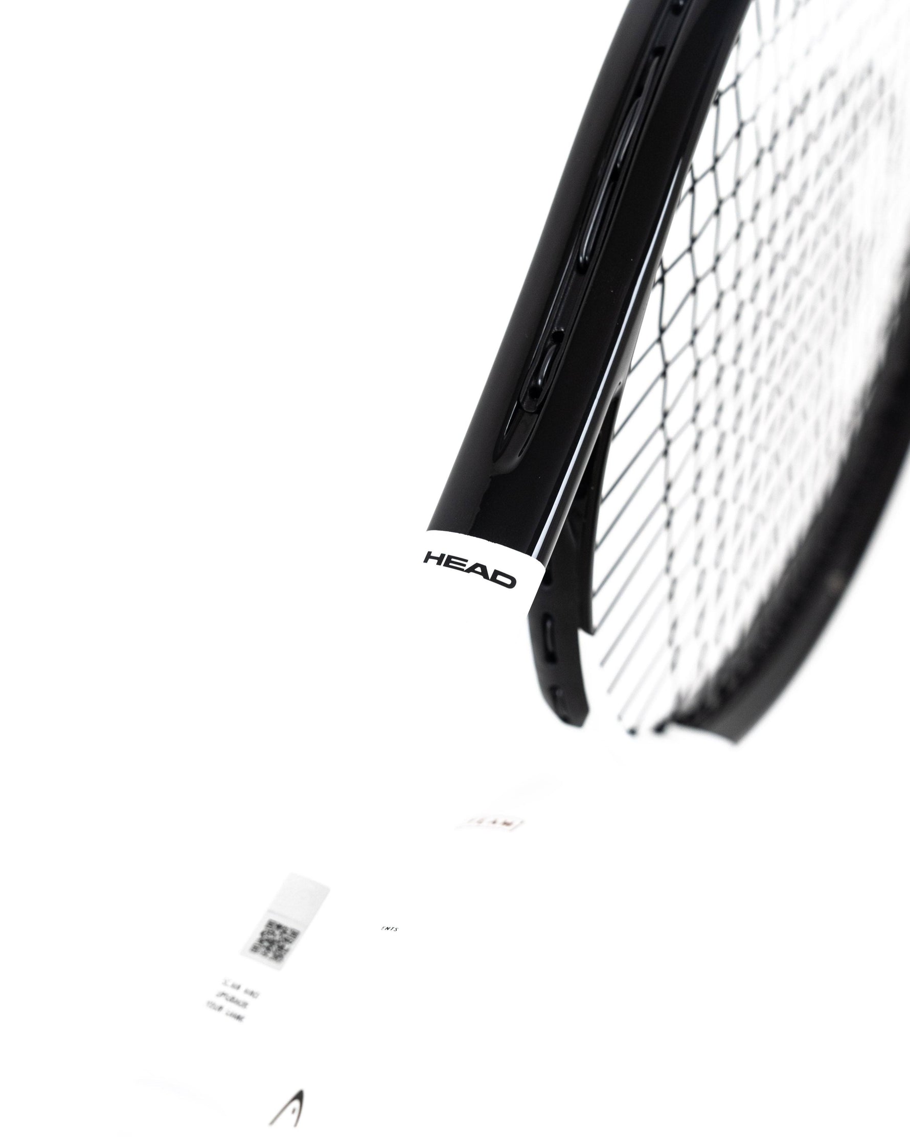 Overhead view of the HEAD Speed Team L 2022 racquet's 100 sq. in. head size, illustrating the large, forgiving sweet spot ideal for developing strokes. Buy yours at ProBadminton.in.