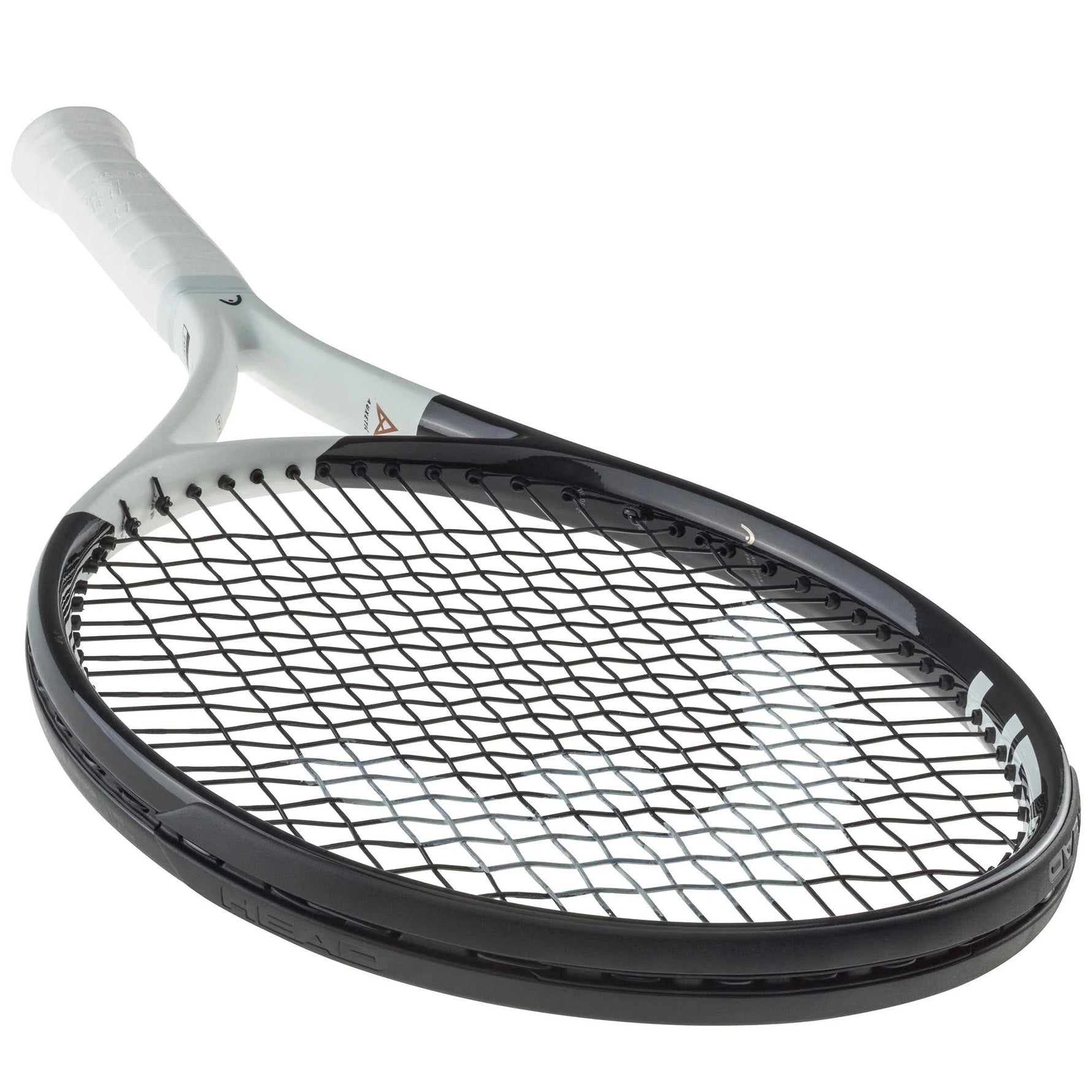Detailed shot of the HEAD Speed Team L 2022 racquet grip, highlighting the comfortable Hydrosorb Pro grip, perfect for beginners. Shop now at ProBadminton.in.