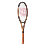 Close-up of the Wilson Pro Staff 97L V14 teniss racket's head, emphasizing its string pattern for smooth control and accuracy.
