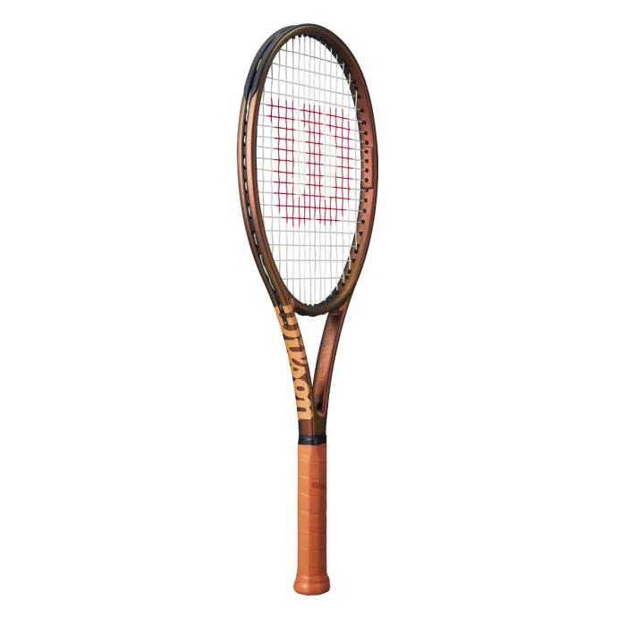 Close-up of the Wilson Pro Staff 97L V14 teniss racket's head, emphasizing its string pattern for smooth control and accuracy.
